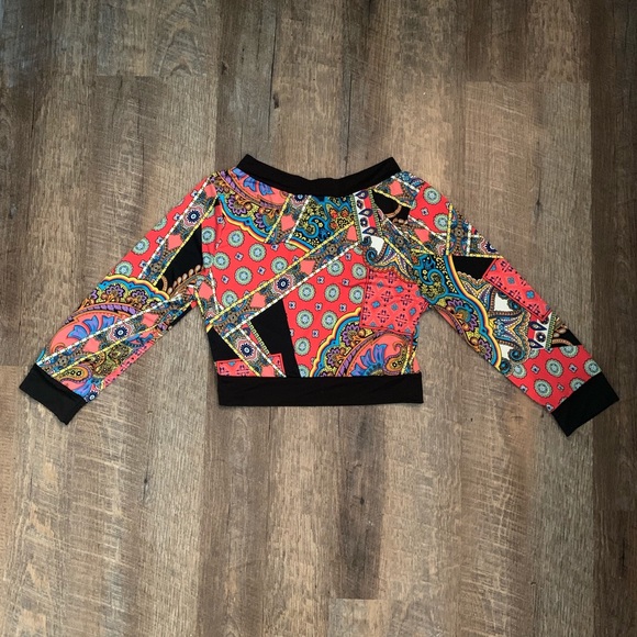 Sirens | Colourful Half Sleeve Crop-Top - Picture 2 of 5